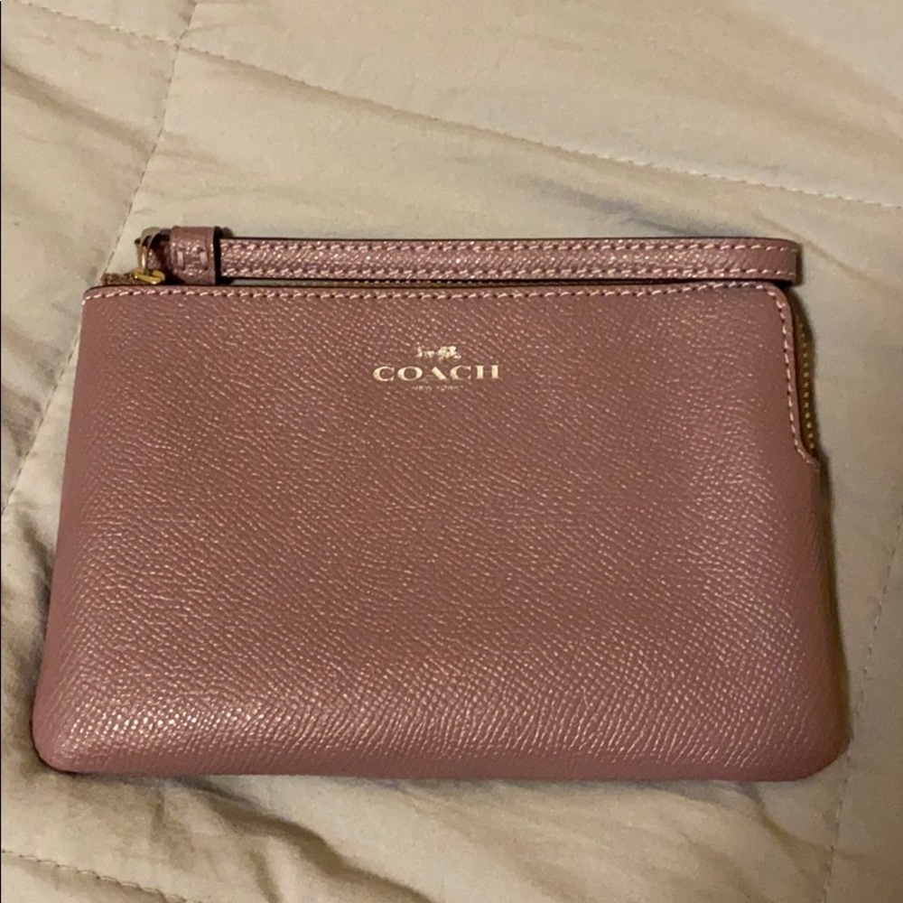 NWOT Coach Jasmine Leather Wristlet 🐣 🌸🌸🌺🐰